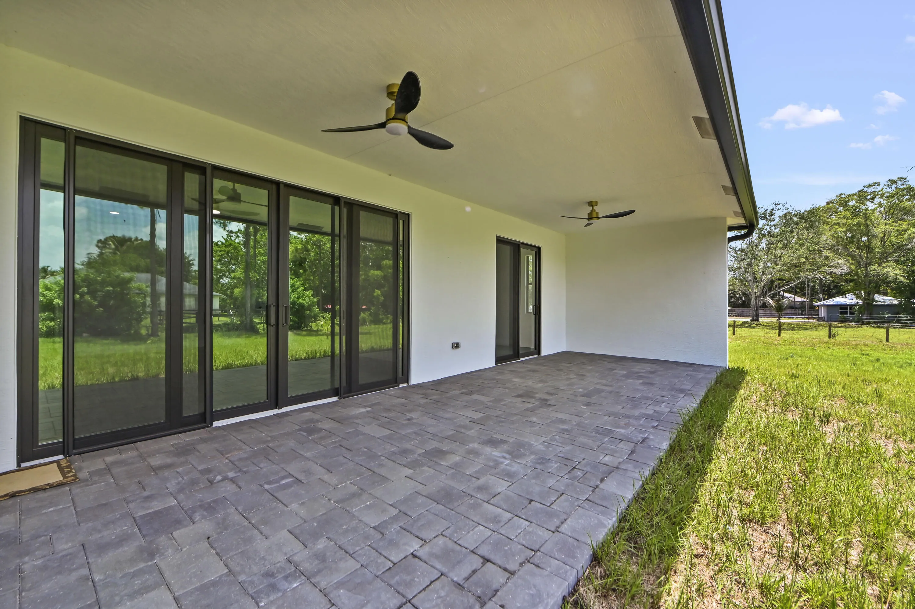 32 Patio 02