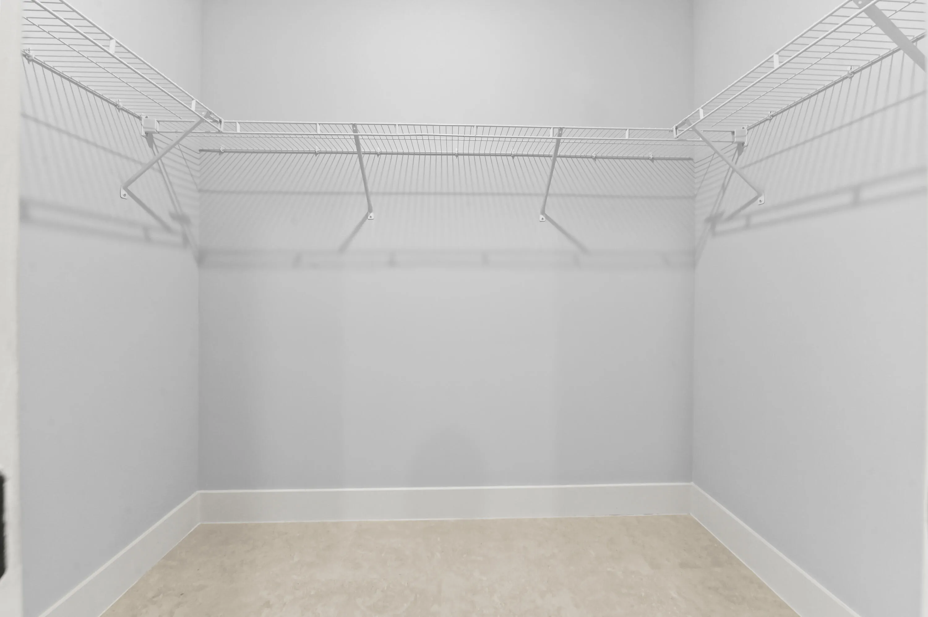 18 Closet 01