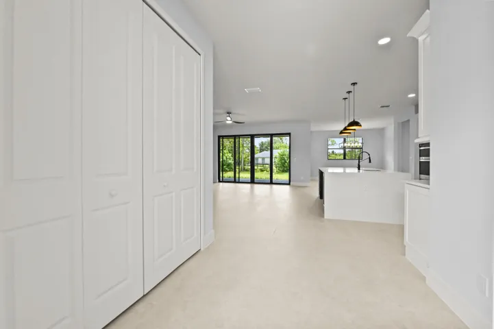04 Hallway 01