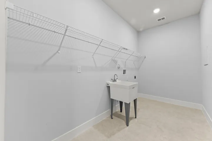 30 Closet 01