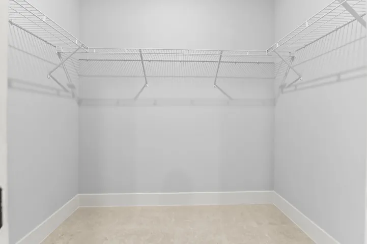 18 Closet 01
