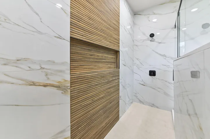 21 Bathroom 03