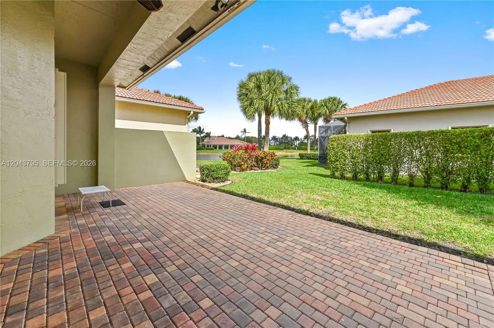 Photo 33