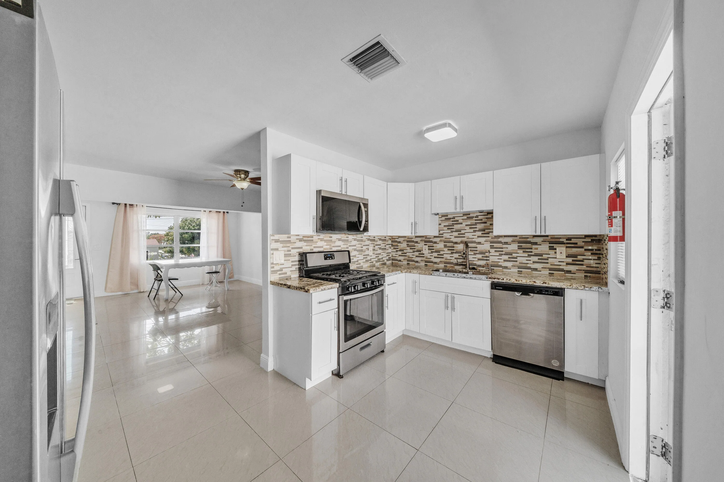 6 Kitchen (2)