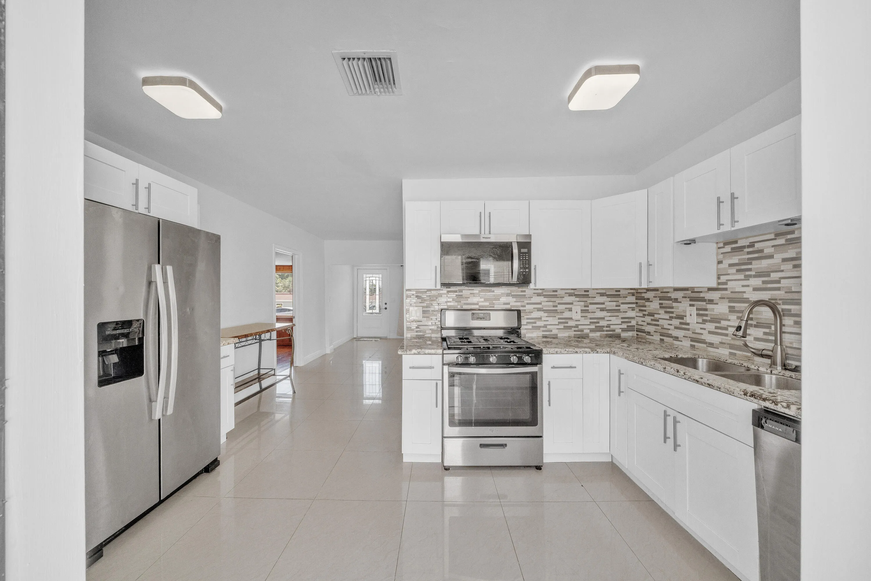 6 Kitchen (1)