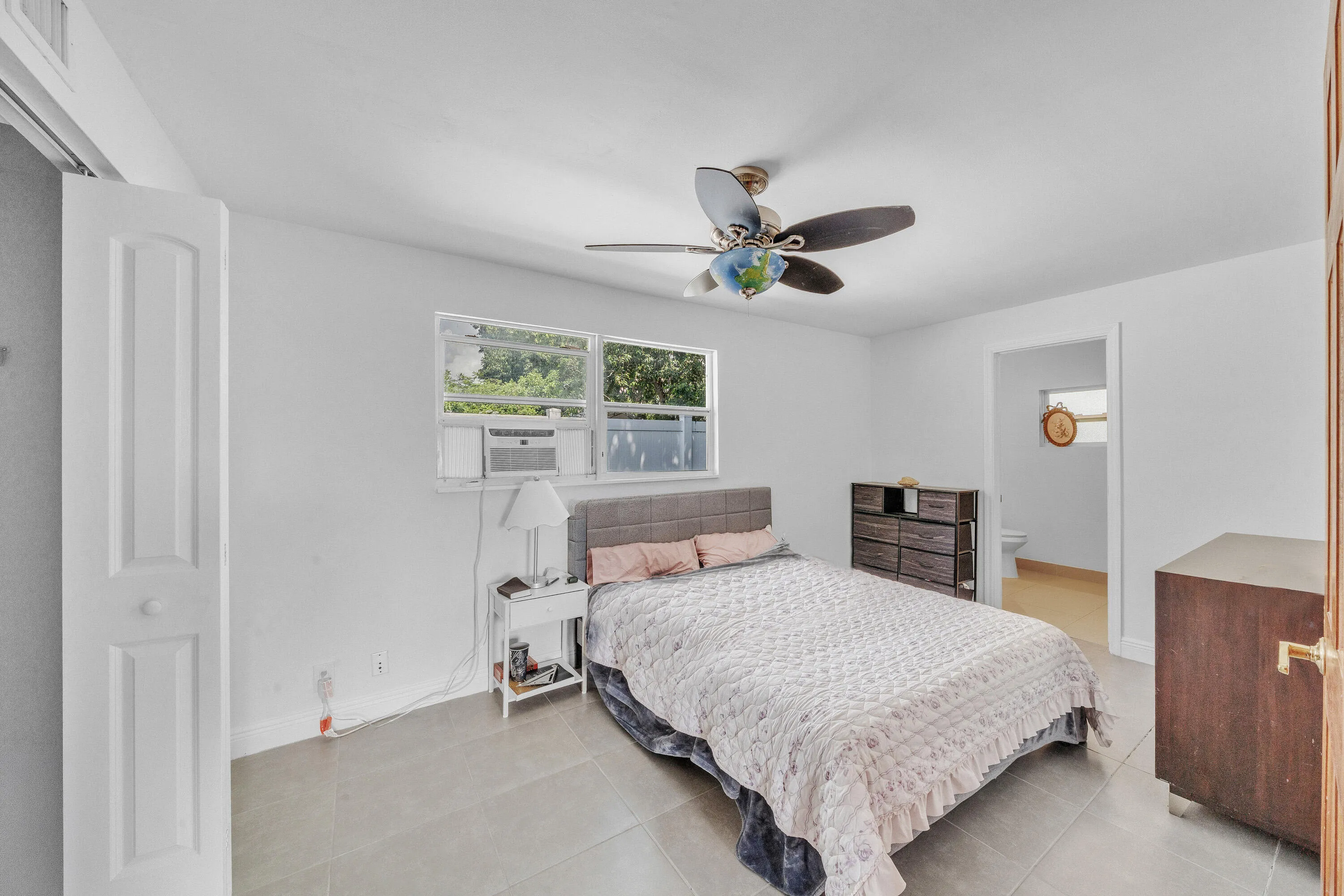 16 Primary Bedroom (1)