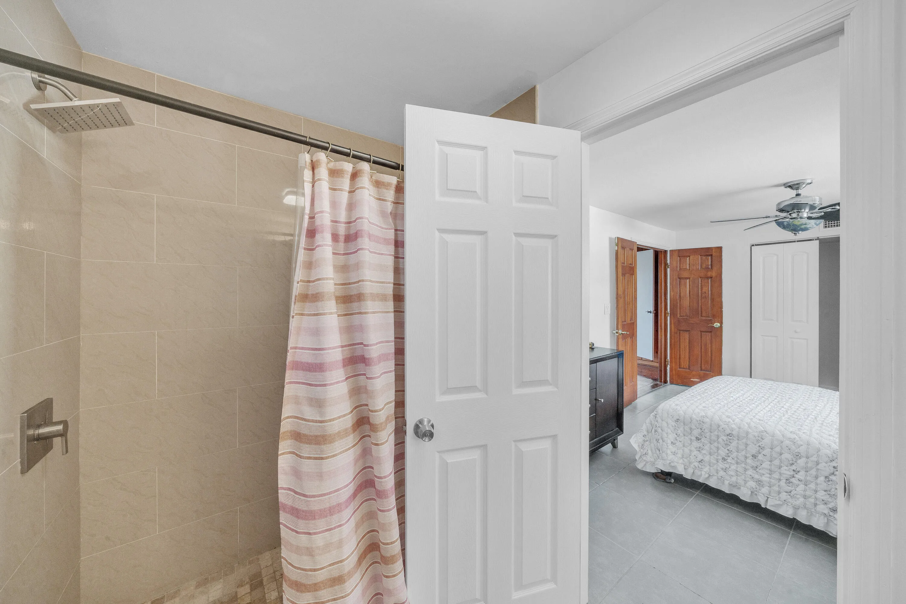 16 Primary Bedroom (4)