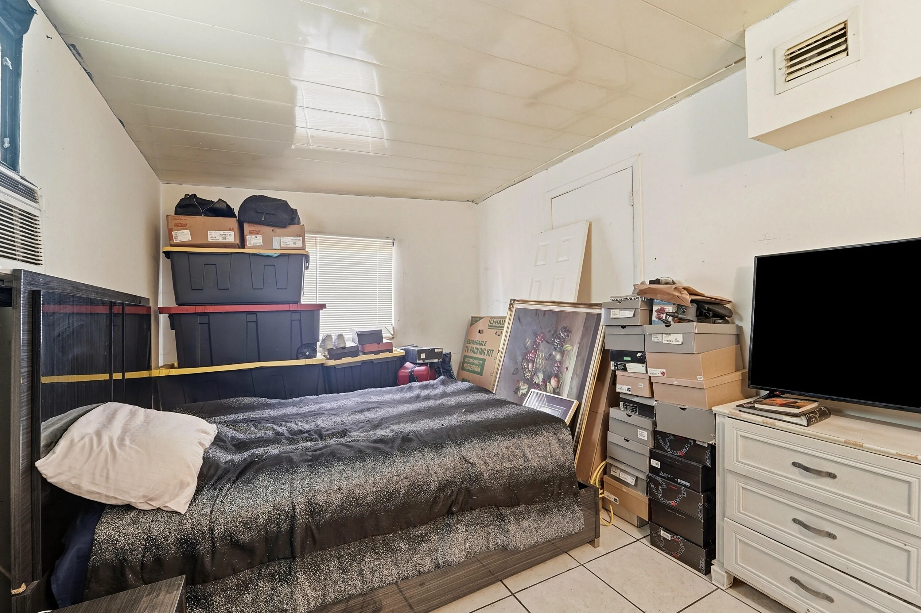 12_primary bedroom