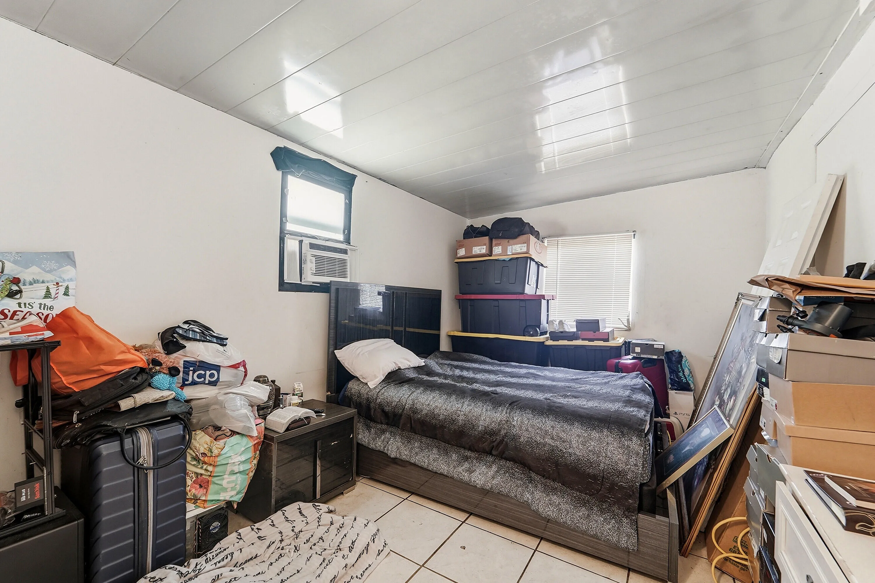 11_primary bedroom