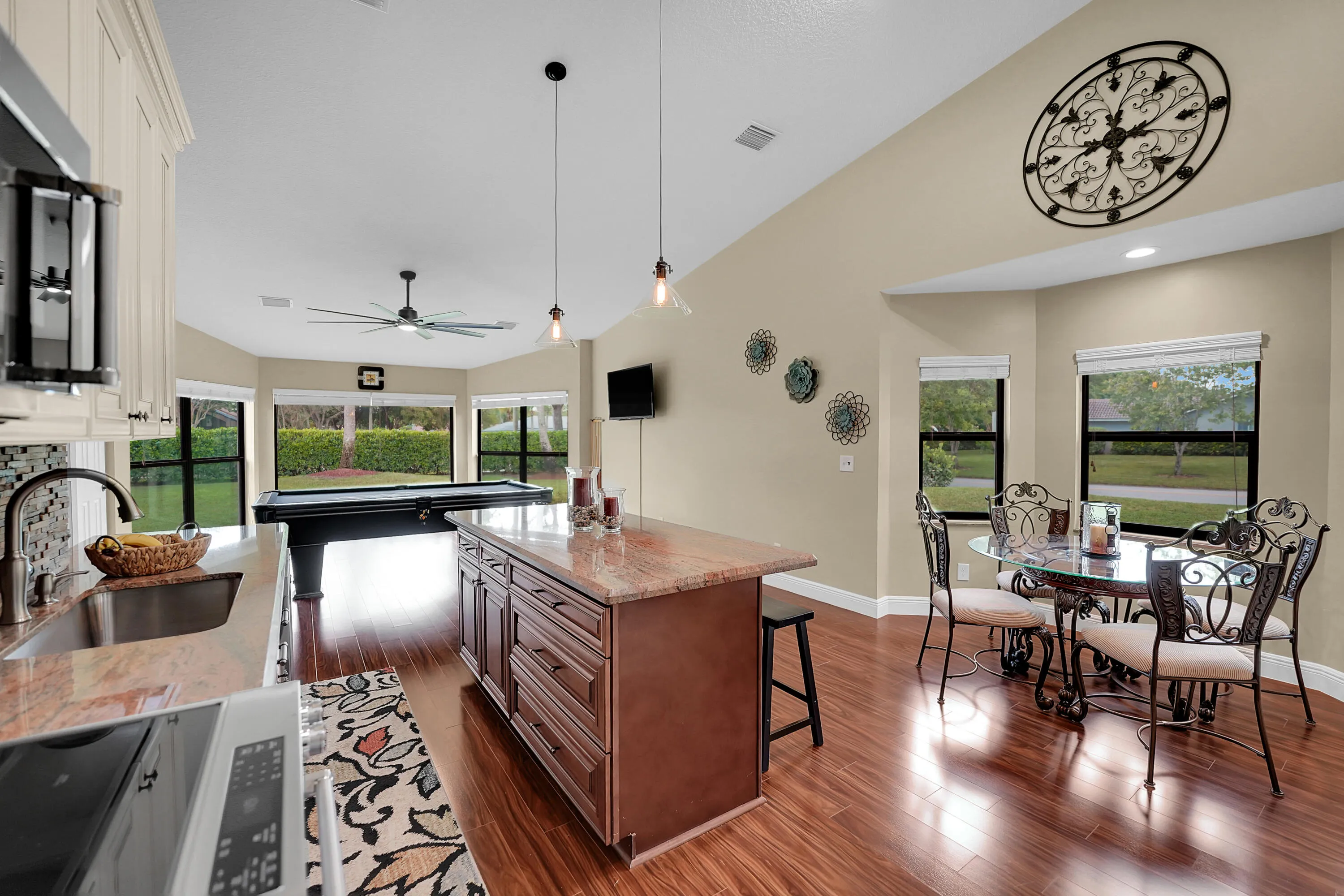 KITCHEN ISLAND