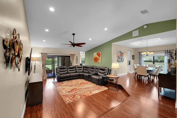 FAMILY ROOM/LIVING ROOM
