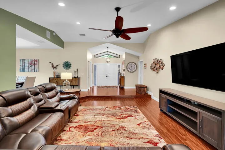 FAMILY ROOM/LIVING ROOM