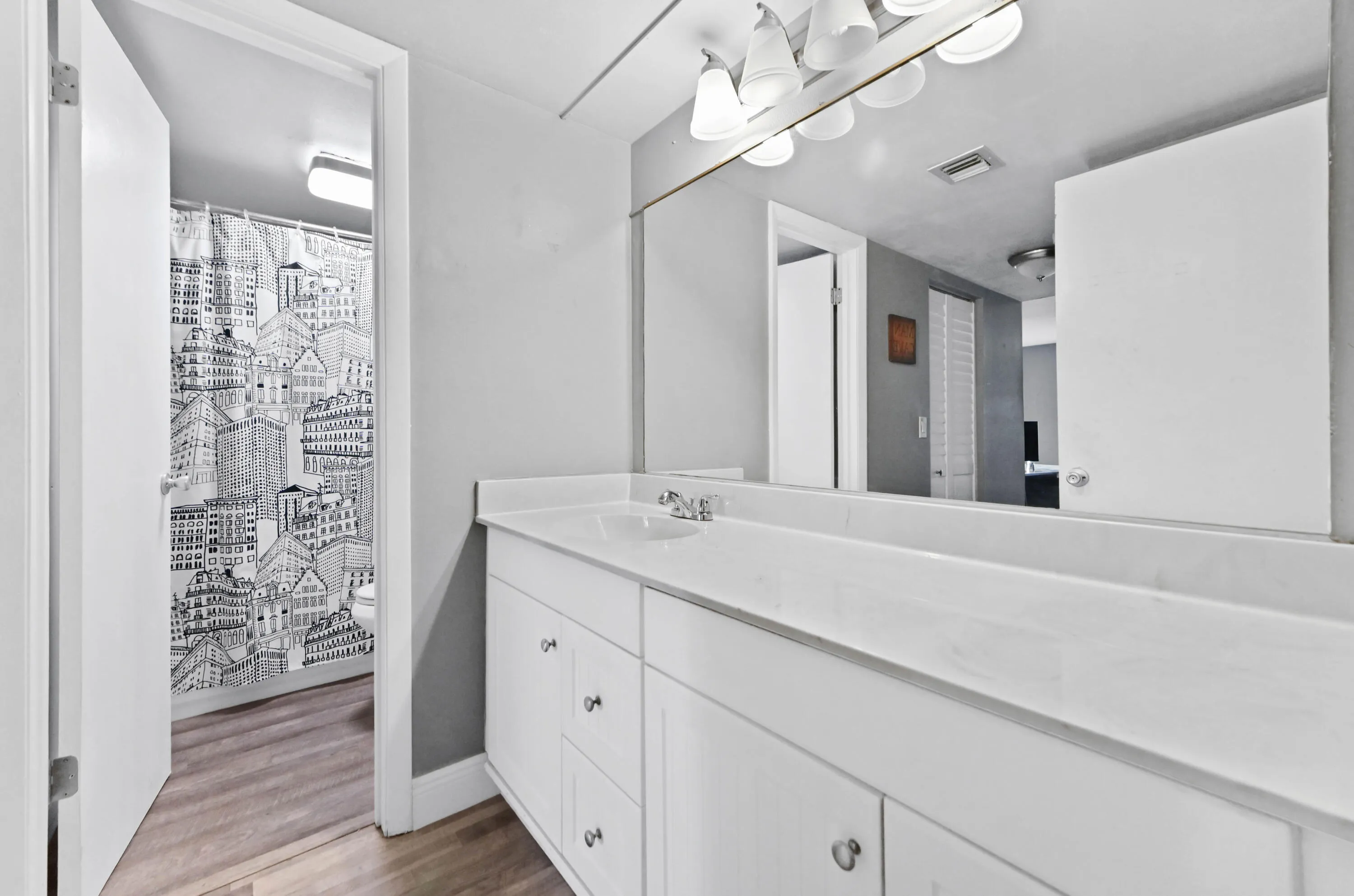 20 Bathroom 02
