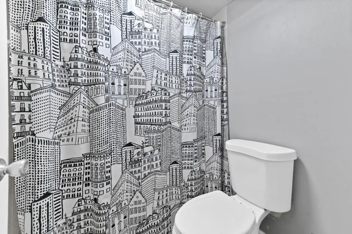 21 Bathroom 03