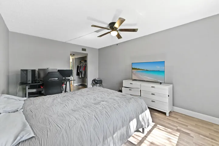 25 Bedroom 03