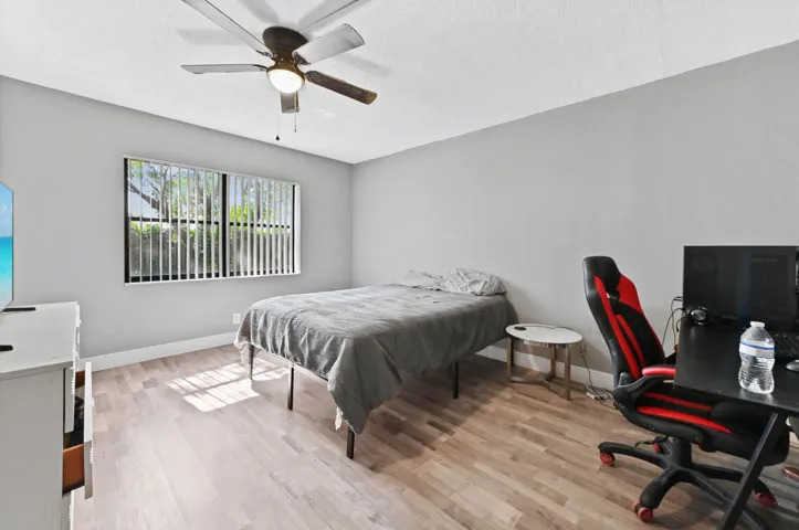 23 Bedroom 01