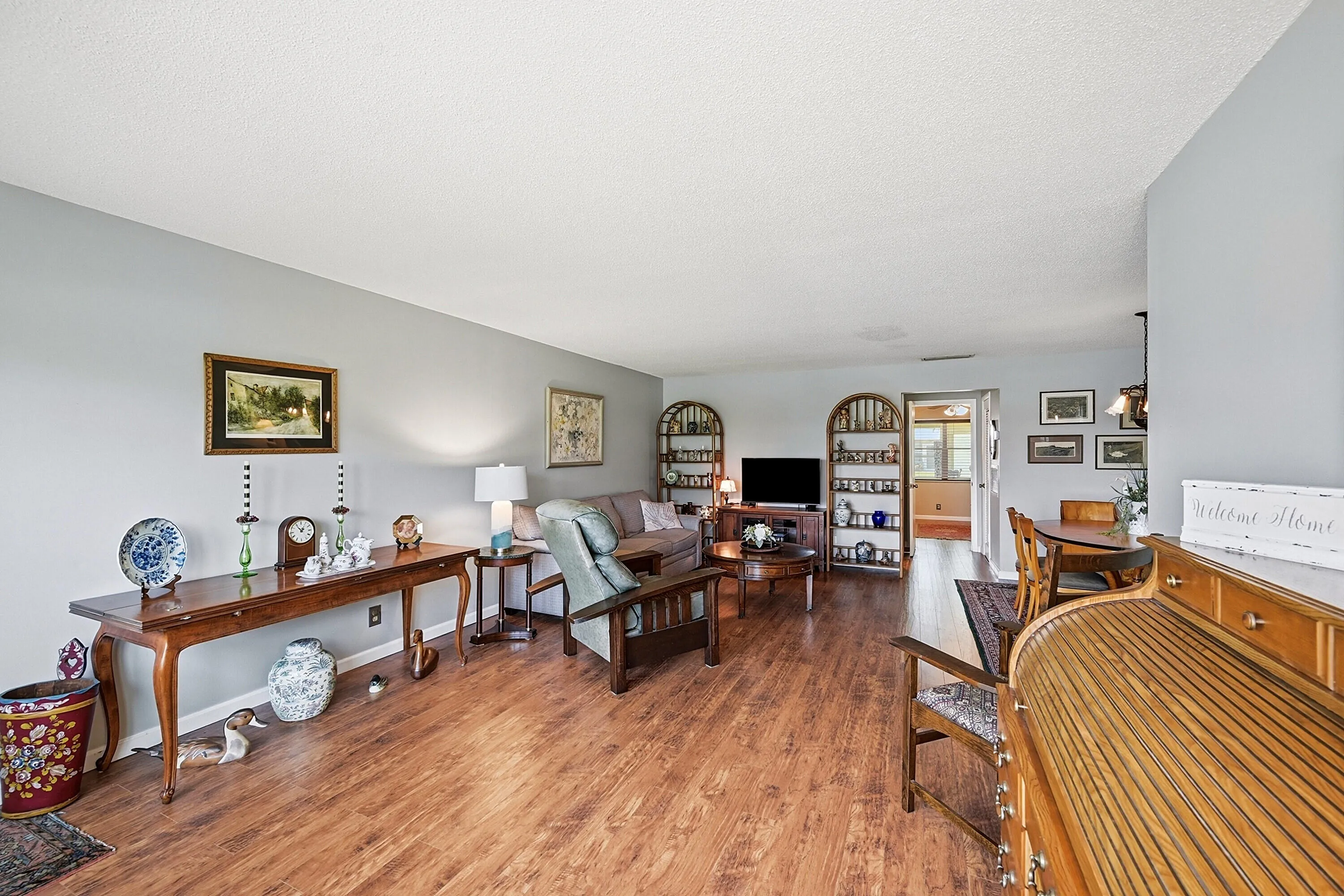 Spacios living room