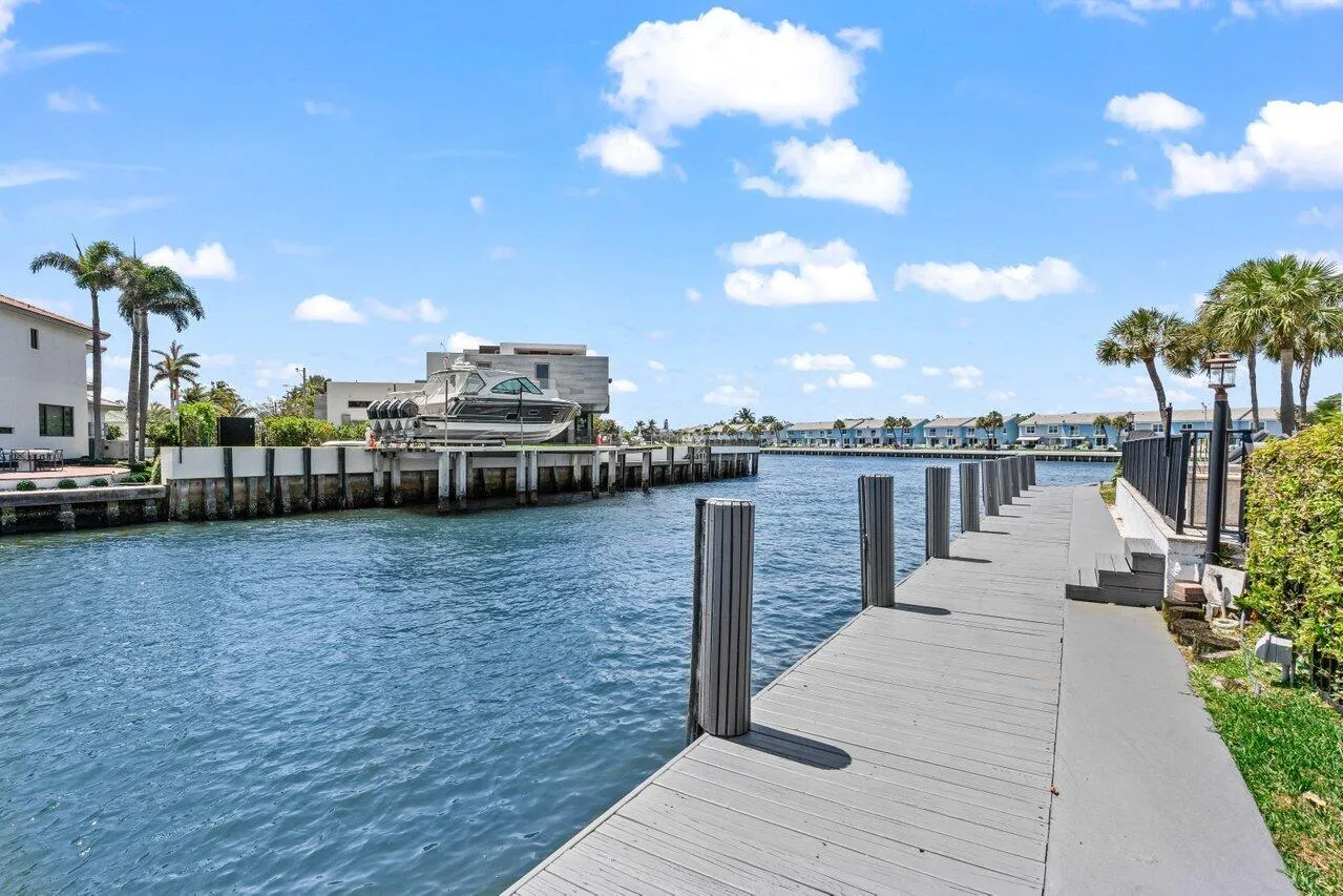 Dock