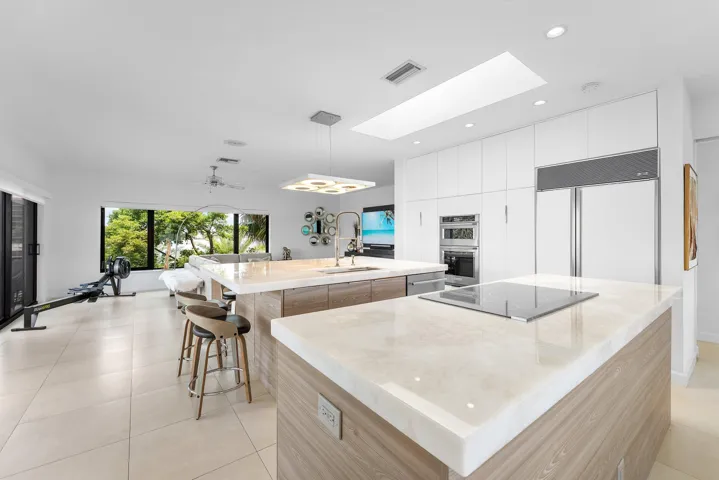015-1102HighlandBeachDrive-2W-HighlandBe