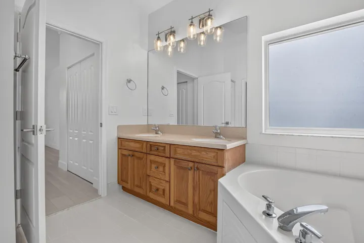 CMV Realty-Laguna Isles-Pembroke Pines