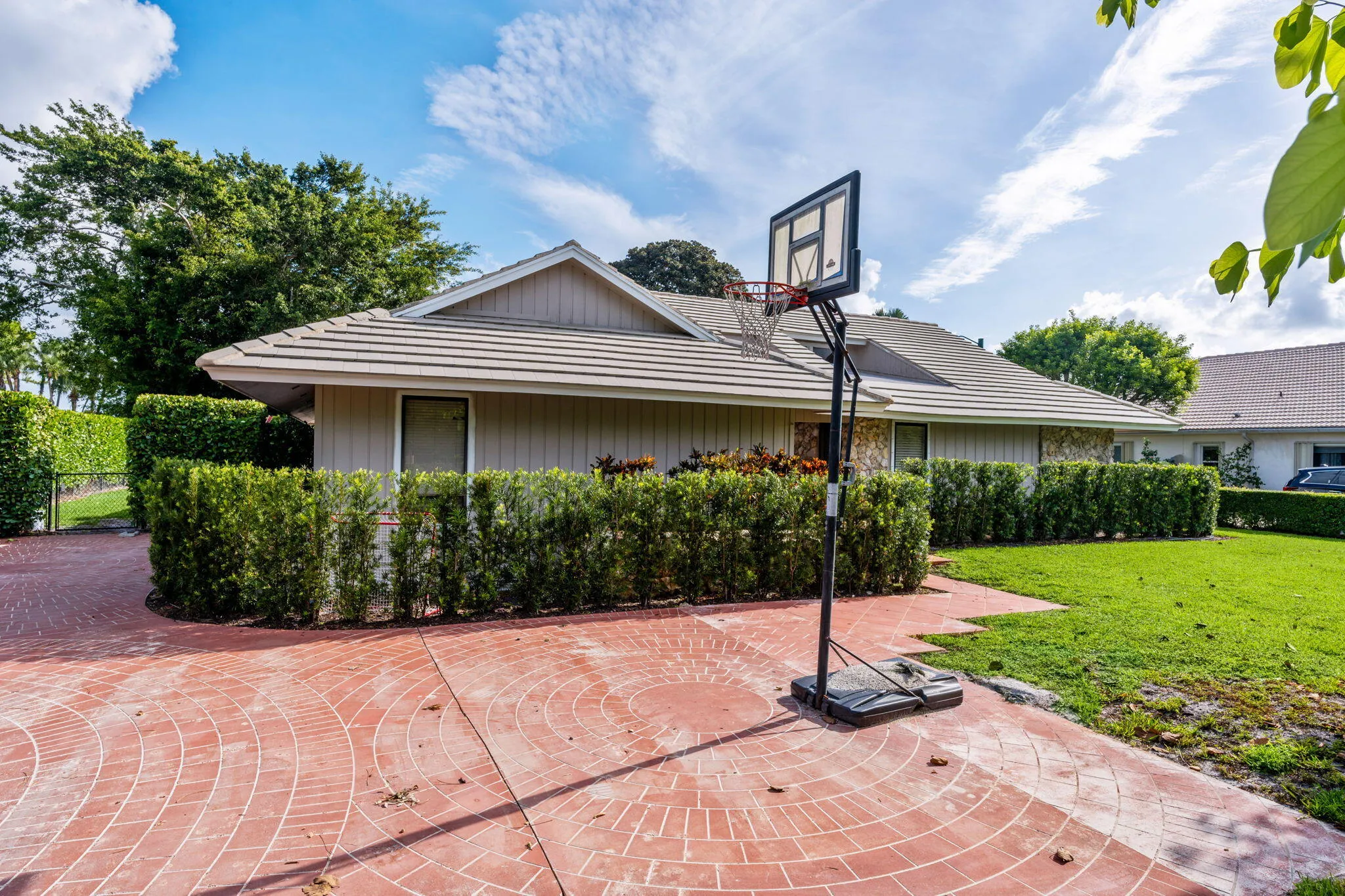 6-web-or-mls-A7407432