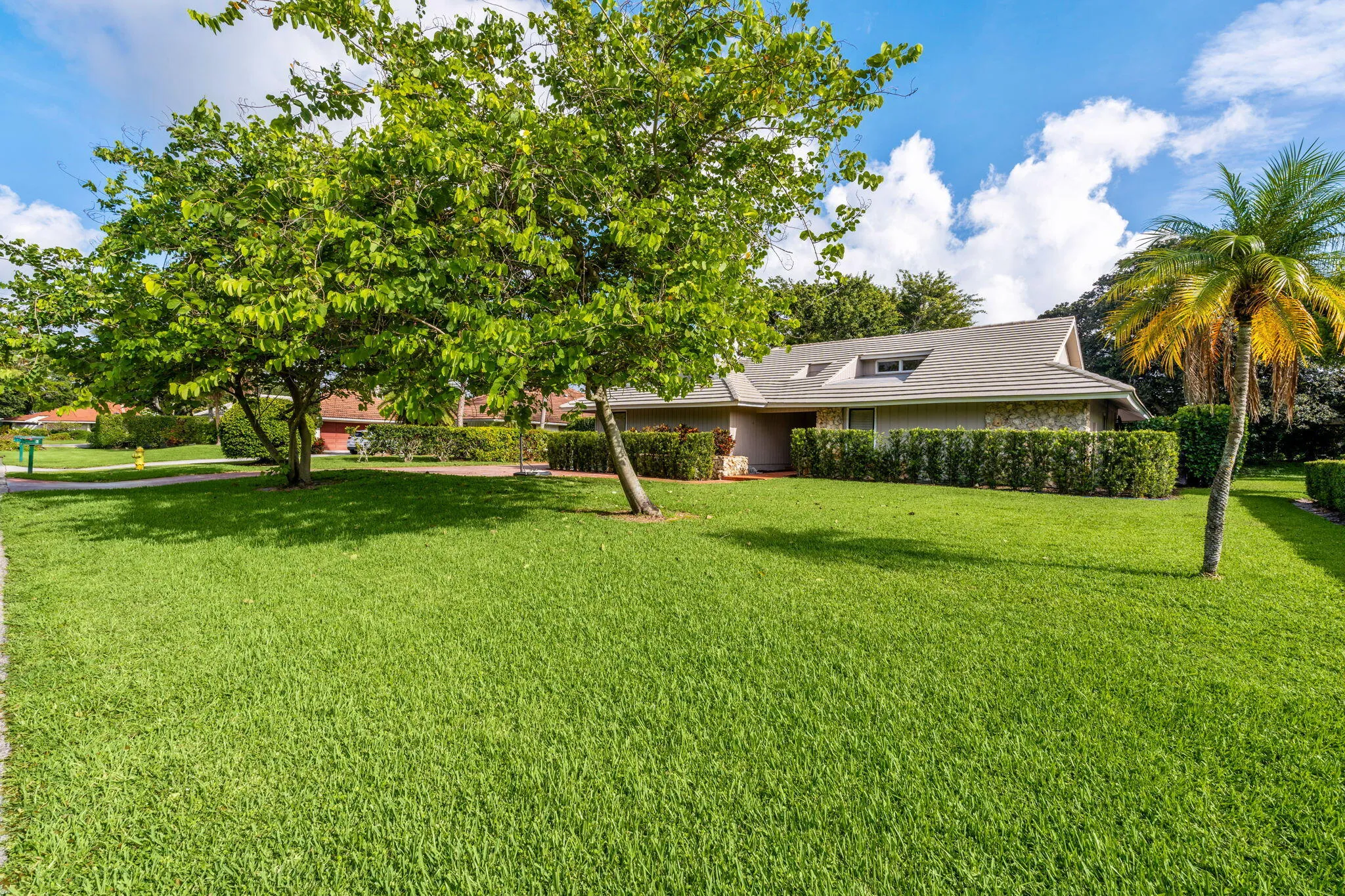 4-web-or-mls-A7407453