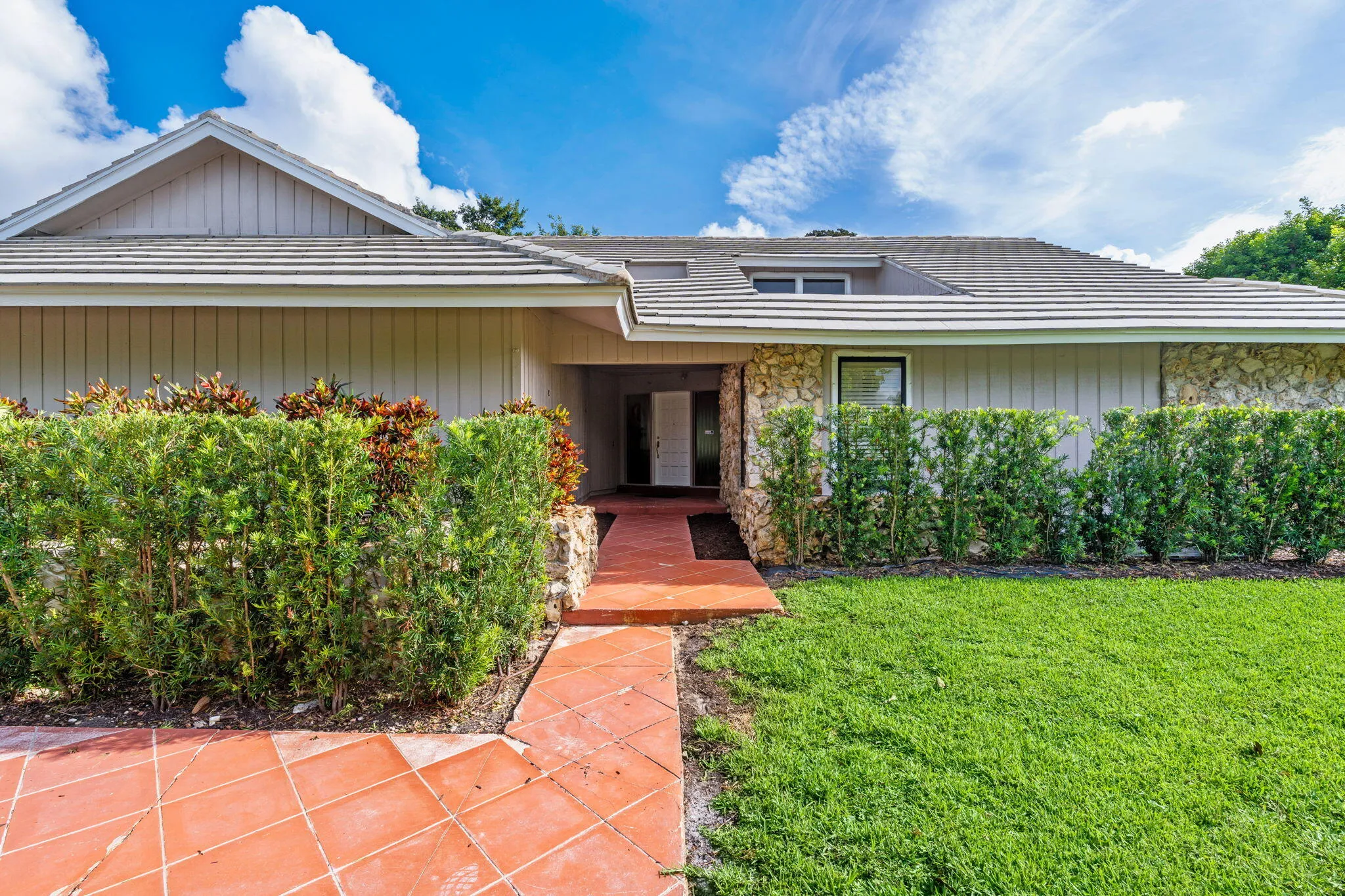 9-web-or-mls-A7407428