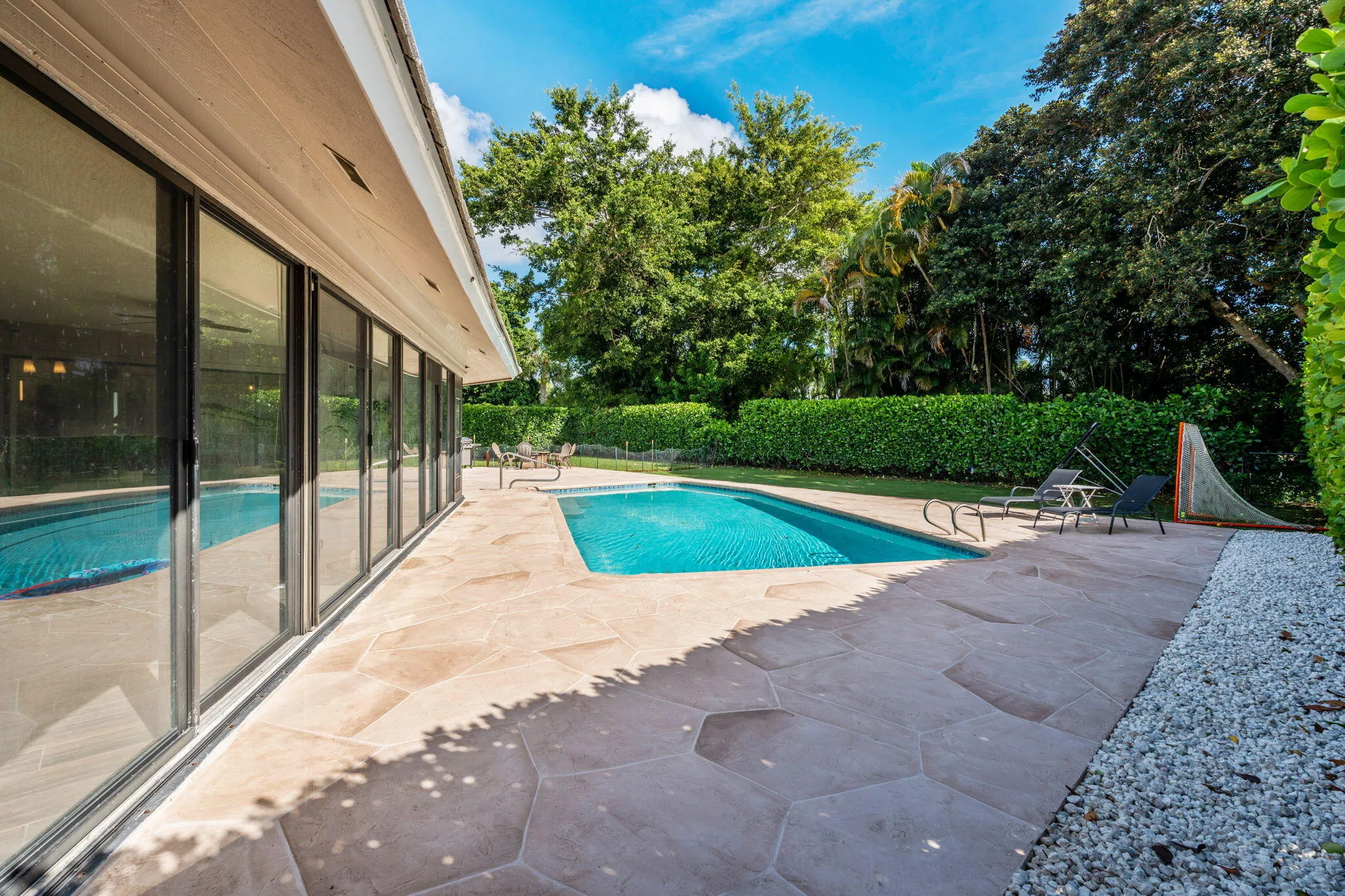 49-web-or-mls-A7407592