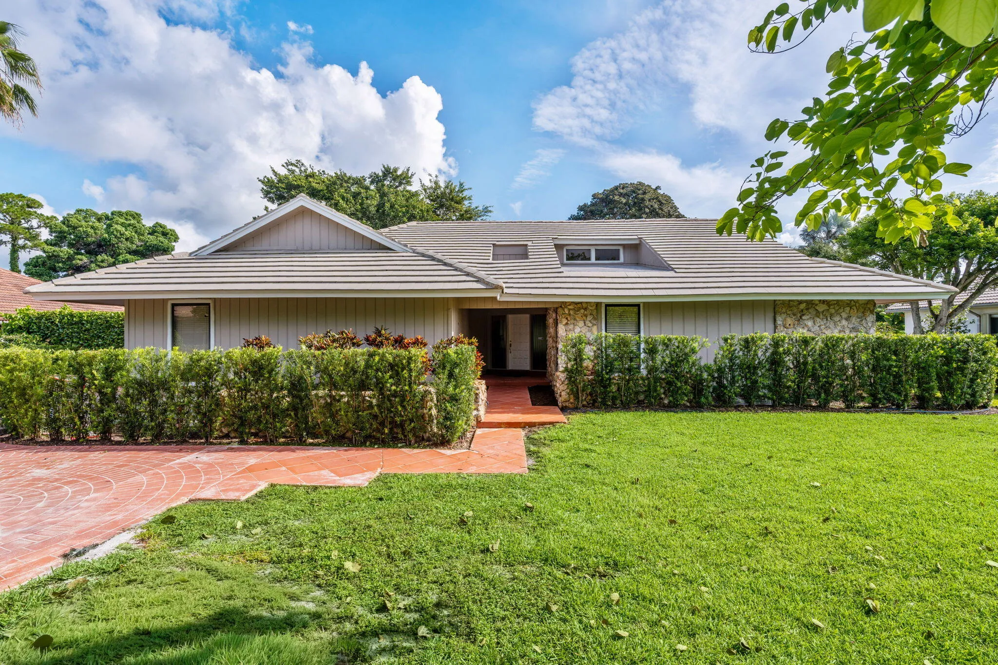 1-web-or-mls-A7407439