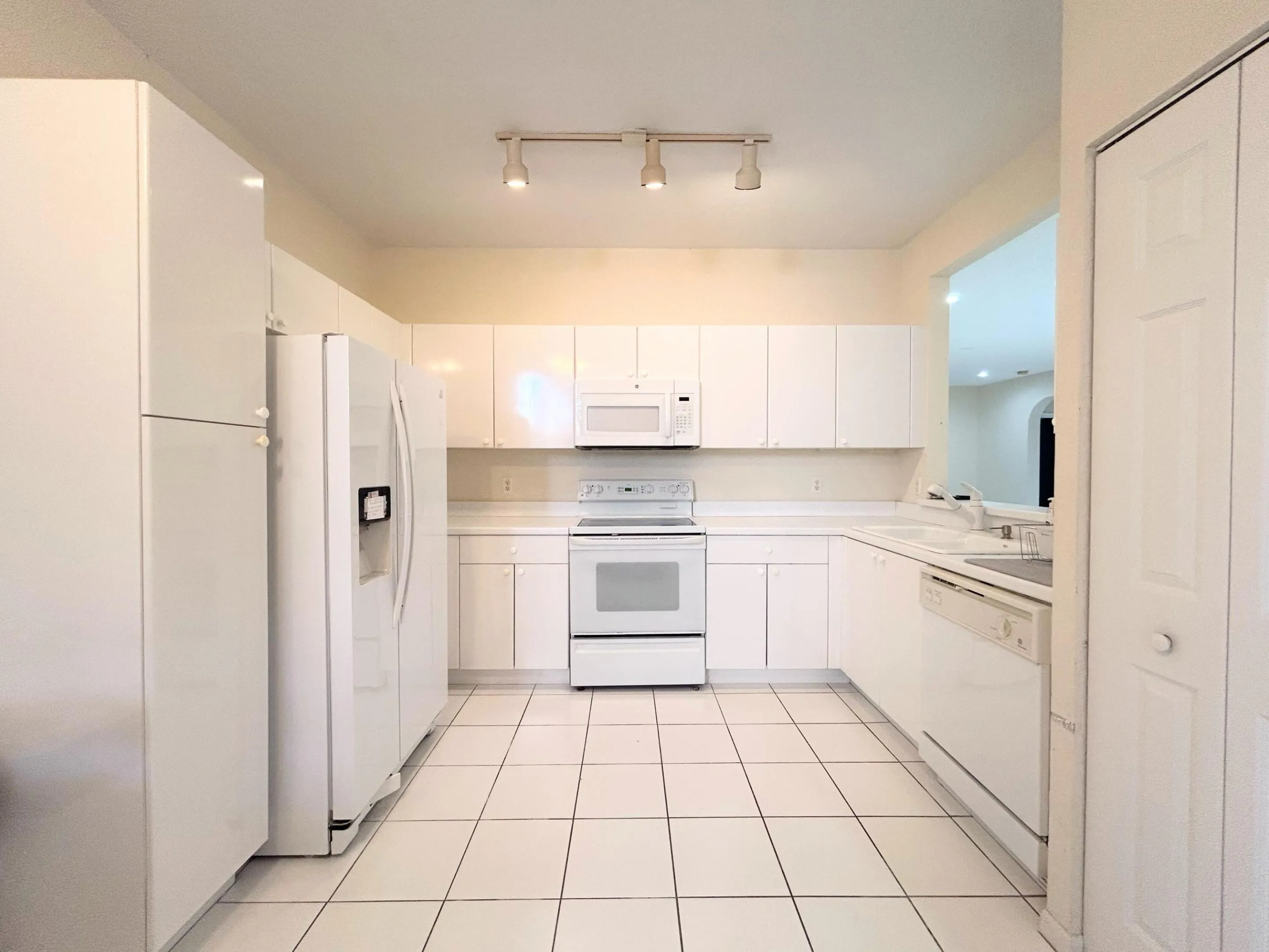 Kitchen w/ white appliances