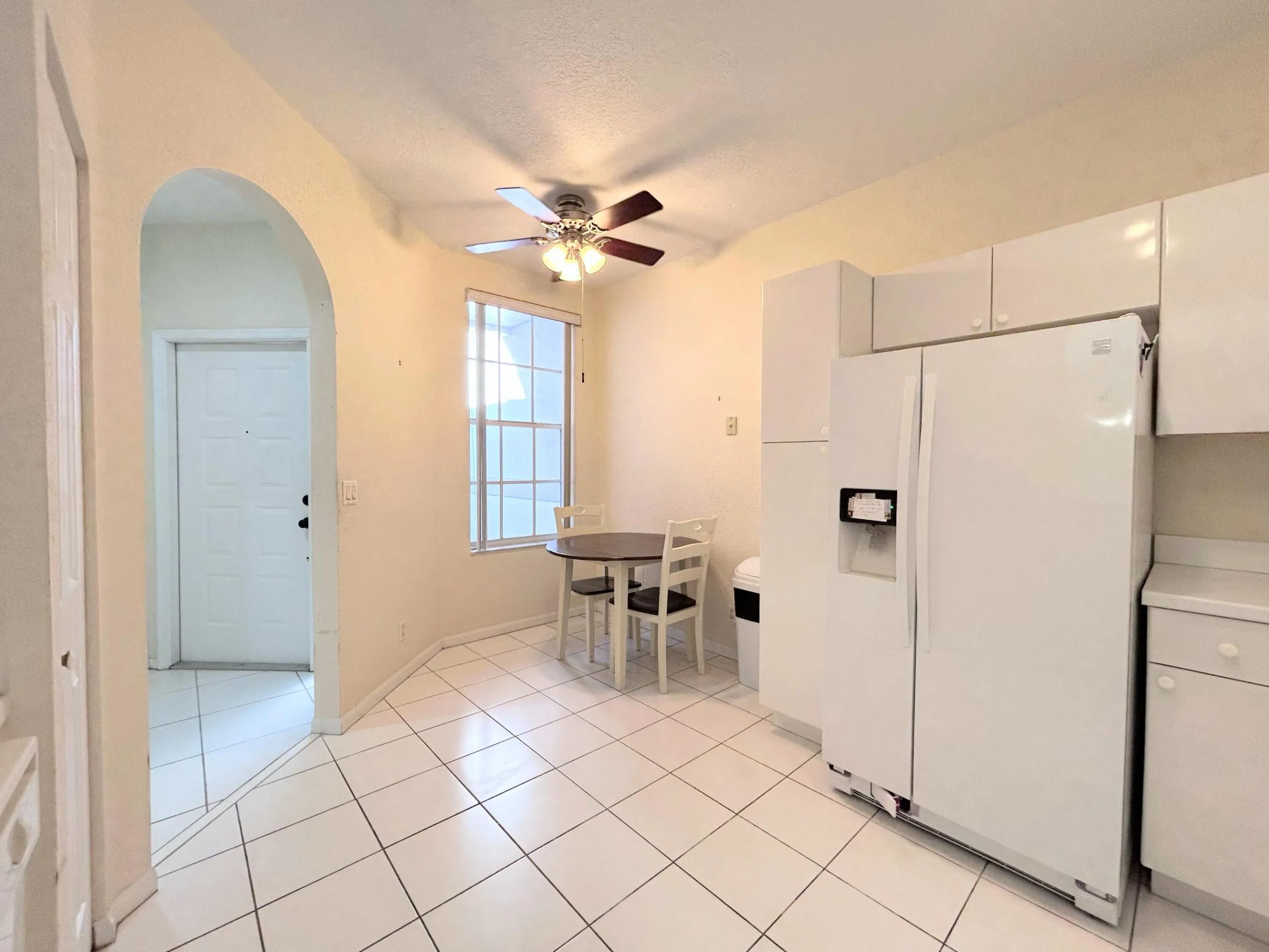 Eat-in kitchen