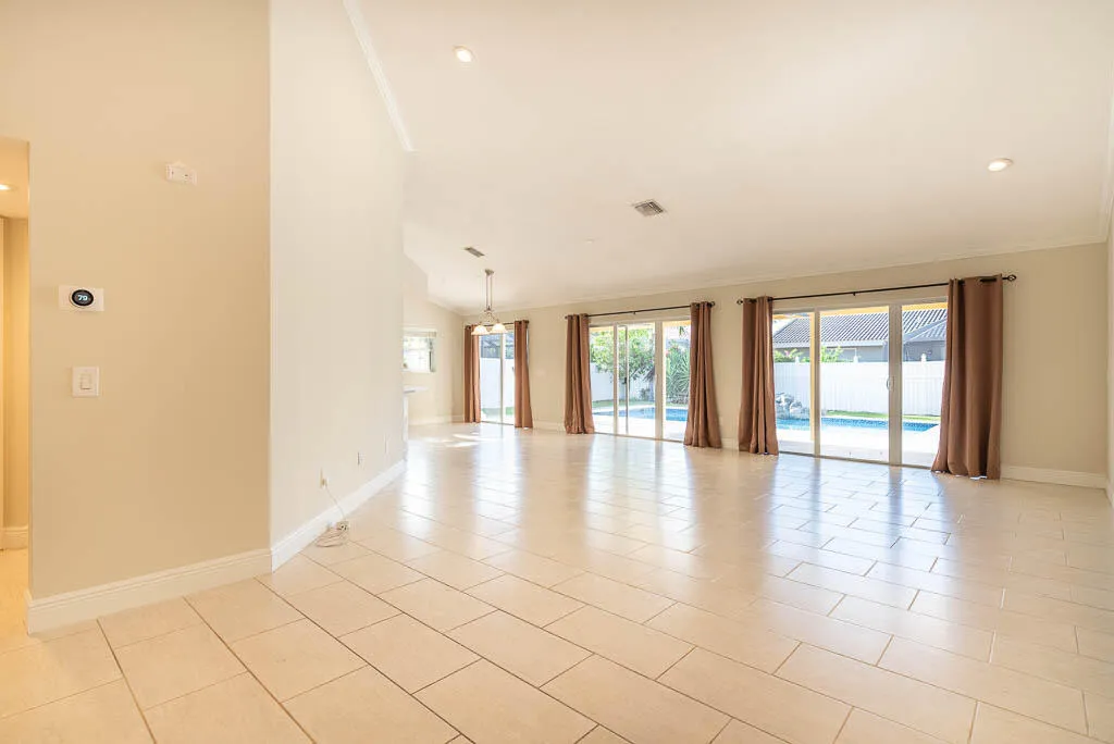 20250716-251 NW 69th Street-0052