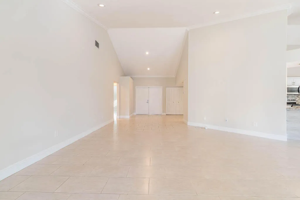 20250716-251 NW 69th Street-0049