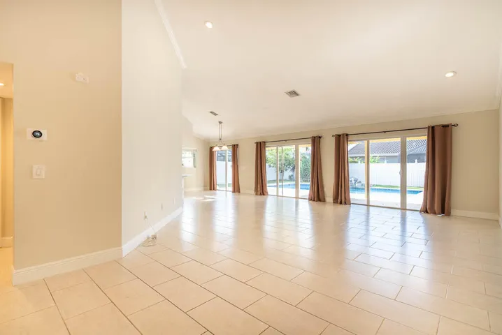 20250716-251 NW 69th Street-0052