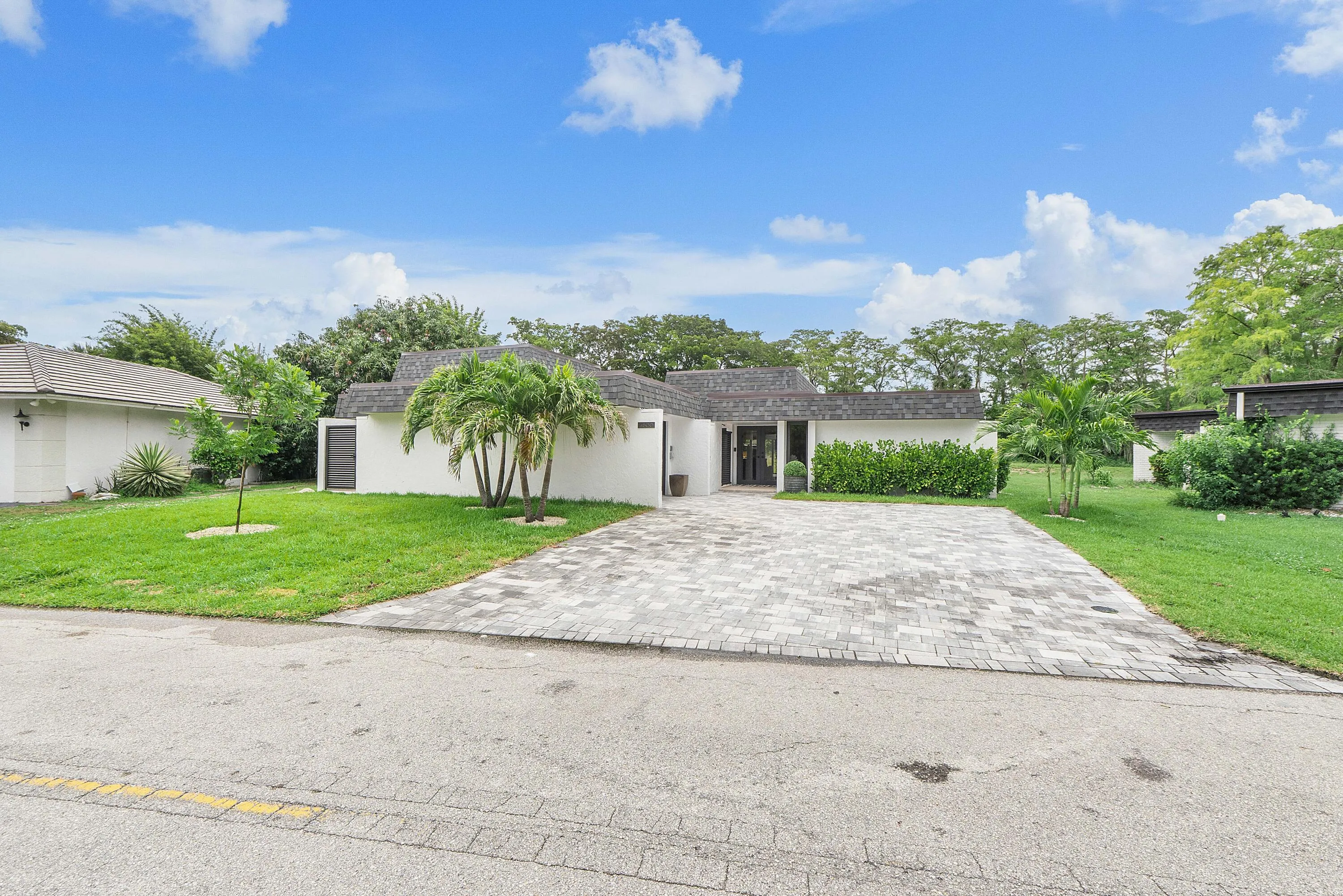 4800 Queen Palm Ln_011