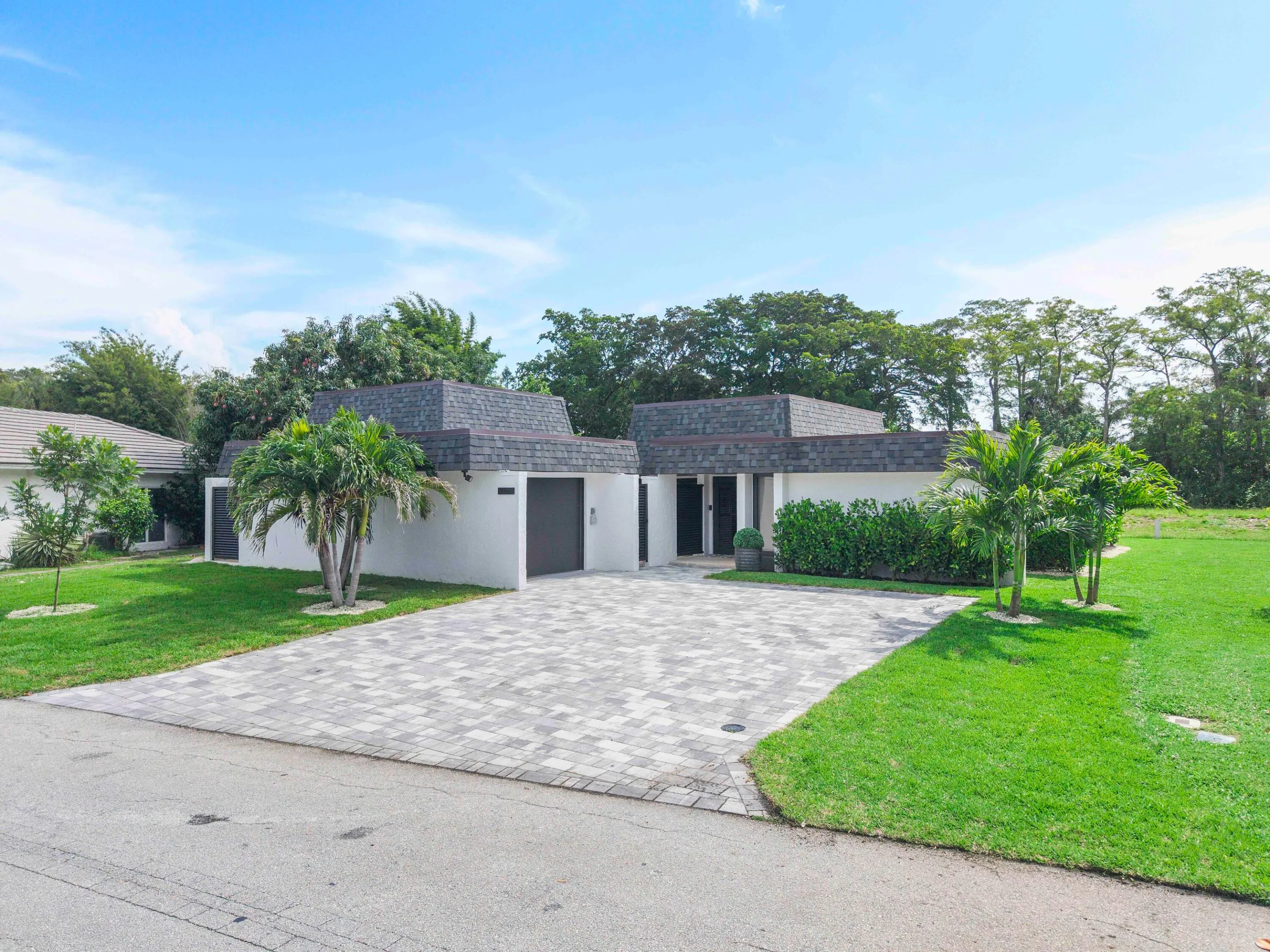 4800 Queen Palm Ln V2_002