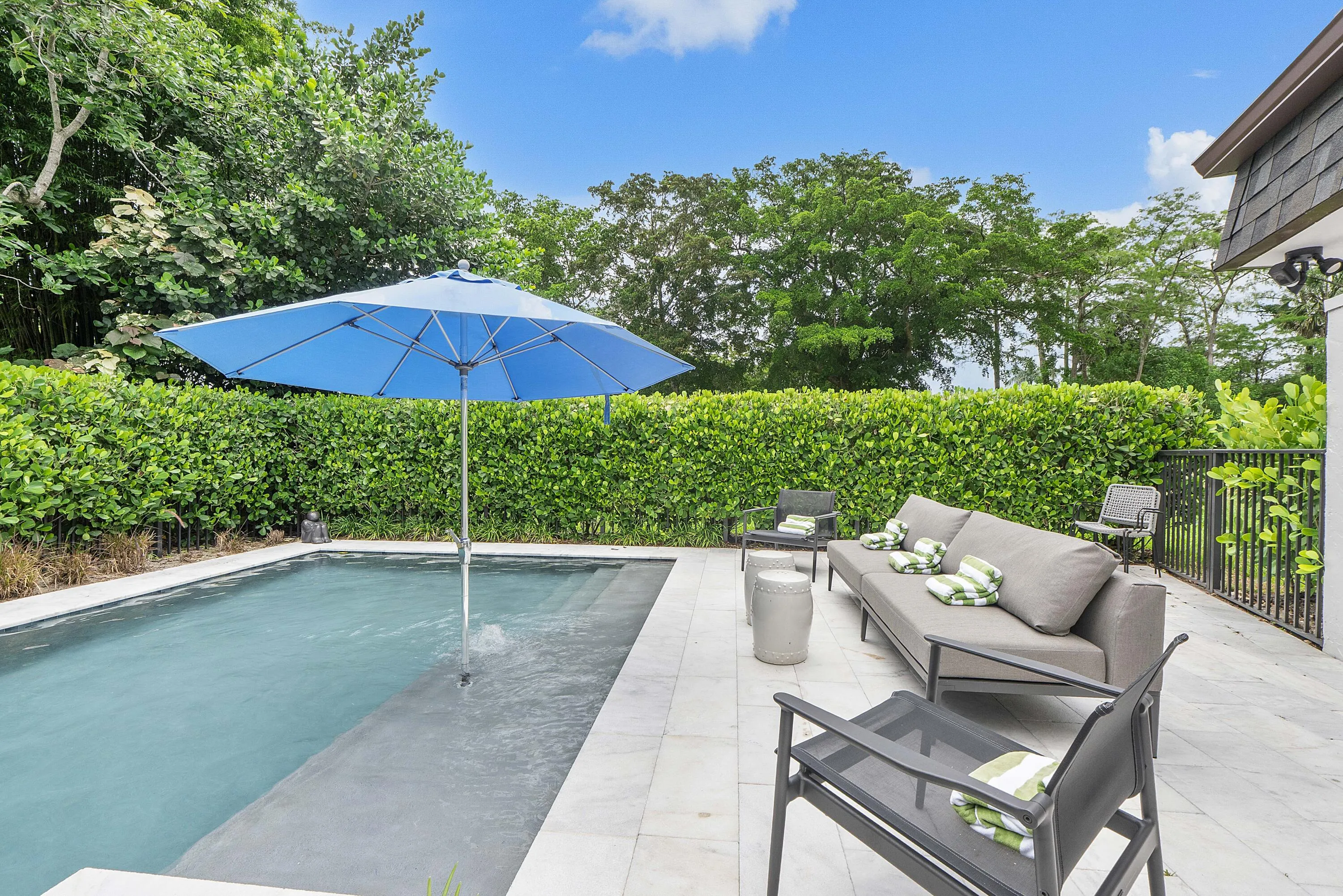 4800 Queen Palm Ln_003