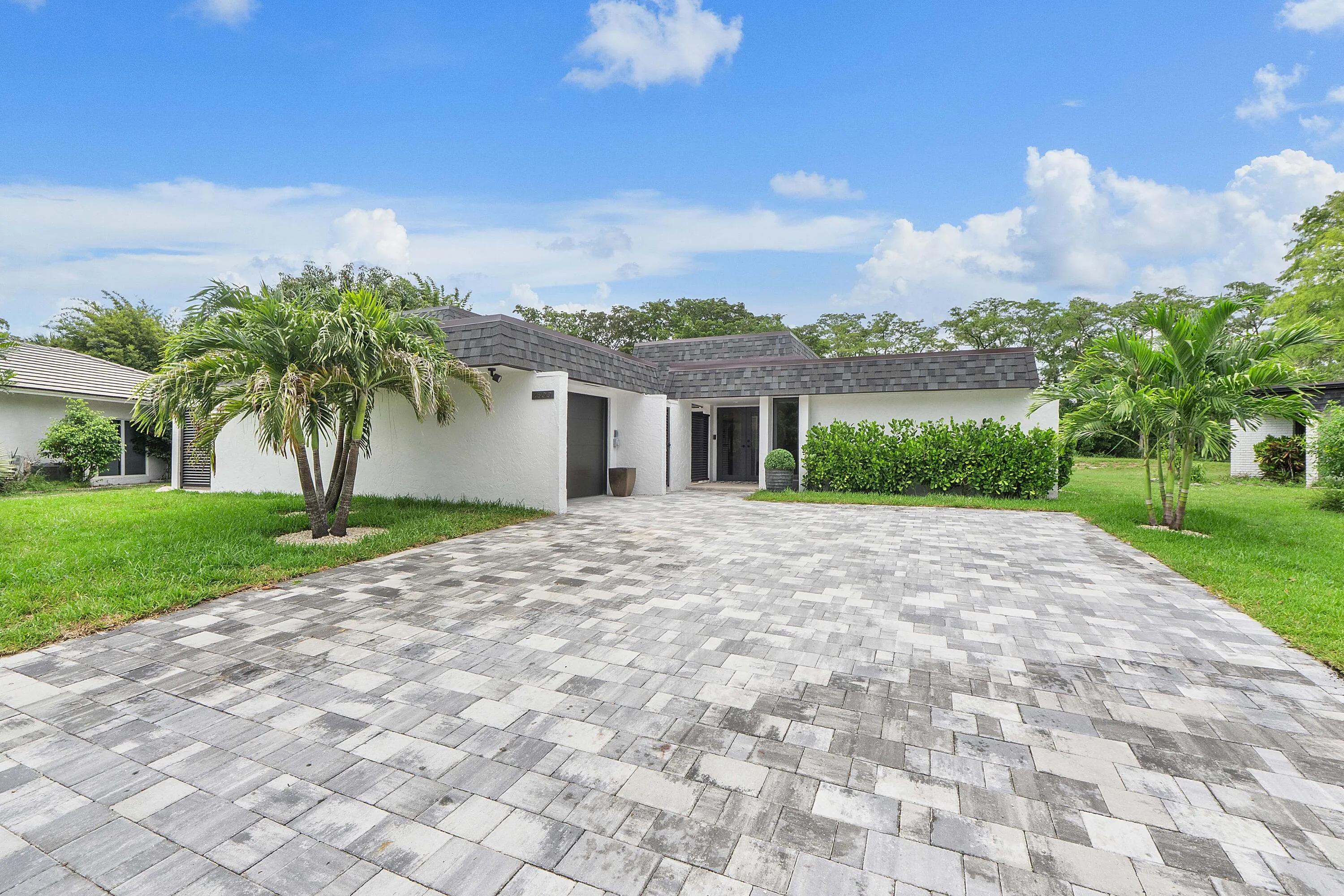 4800 Queen Palm Ln_009
