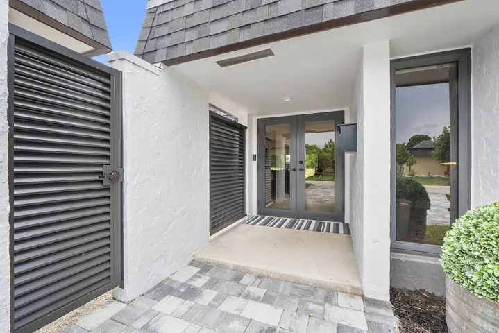 4800 Queen Palm Ln_007