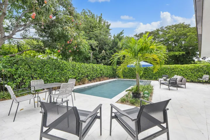 4800 Queen Palm Ln_005