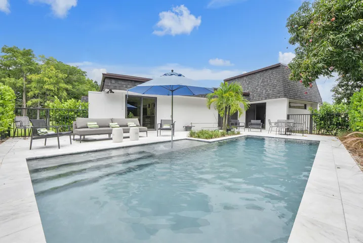 4800 Queen Palm Ln_004