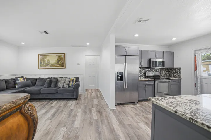 Livingroom-Kitchen