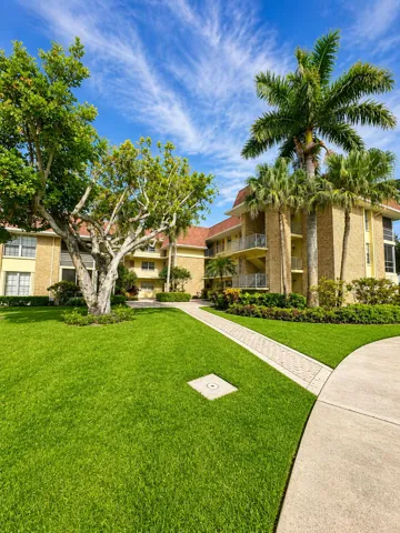 5570 Tamberlane Circle 329