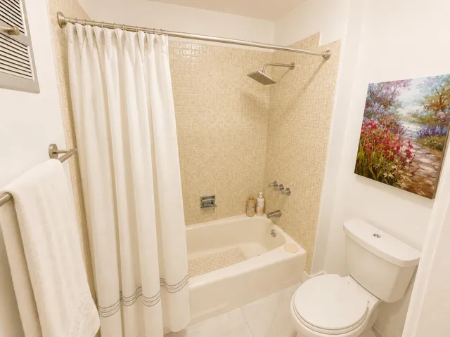 5570 Tamberlane Circle 329