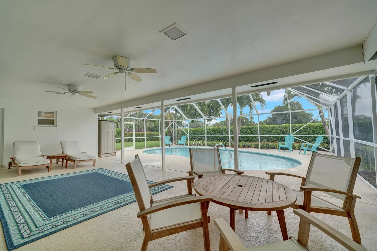 Screened pool/patio area