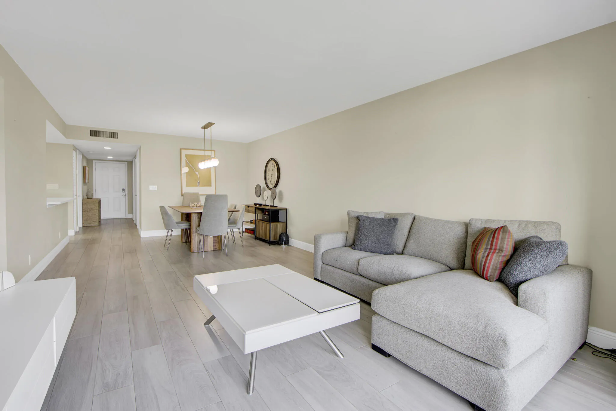 15451-Pembridge-Dr-206_14_MLS