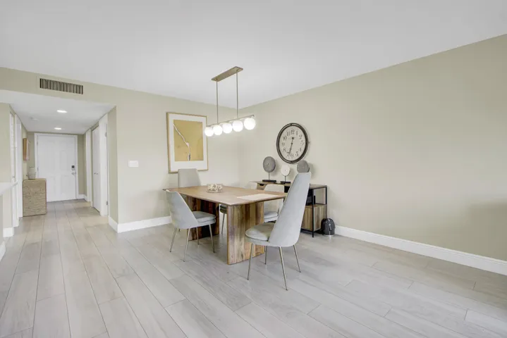 15451-Pembridge-Dr-206_09_MLS
