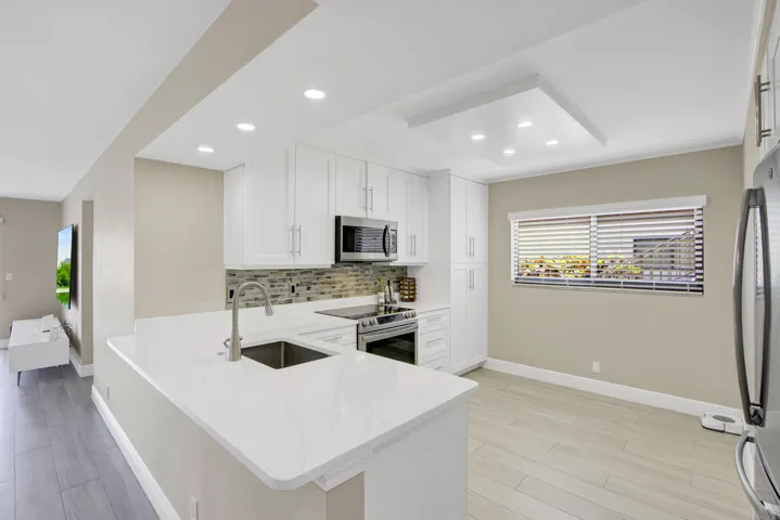 15451-Pembridge-Dr-206_21_MLS