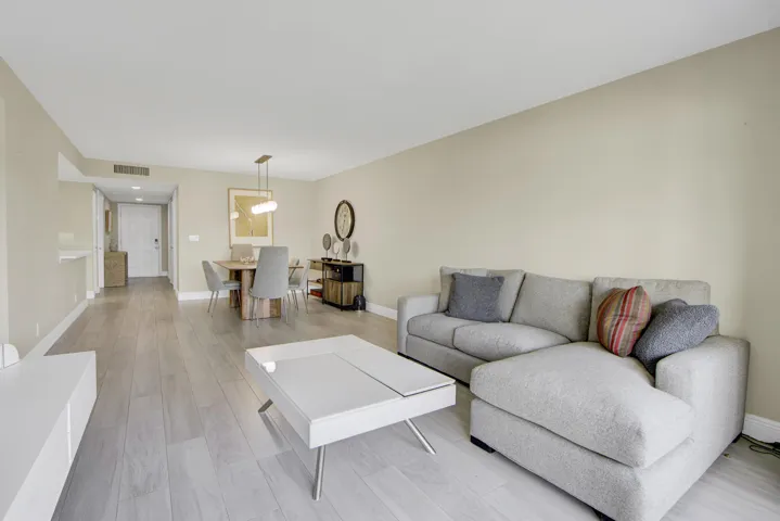 15451-Pembridge-Dr-206_14_MLS