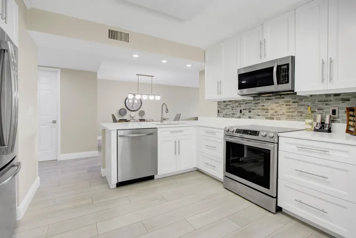 15451-Pembridge-Dr-206_22_MLS